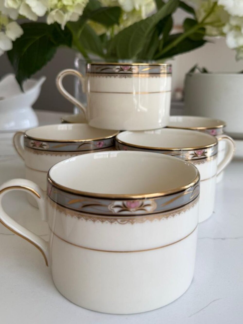 Oscar de la Renta Vintage Tea Cups Set of 6 Gold Trim Ivory Porcelain